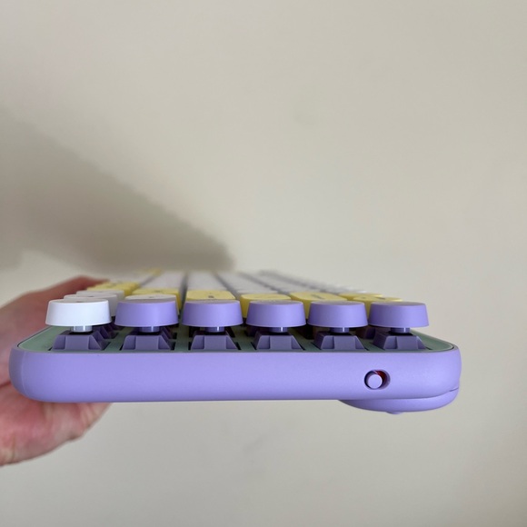 LOGOTECH KEYBOARD - Picture 4 of 7